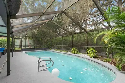 Image de Heated pool. 4-bedroom house. 6. 9 miles to honeymoon Beach.
