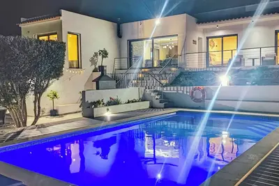 Image de The View House, House with Private Pool and Country View