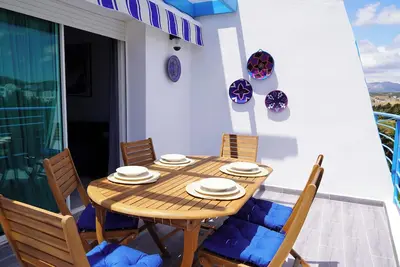 Image de Cosy Apprtment with view on swiming pool and mountains