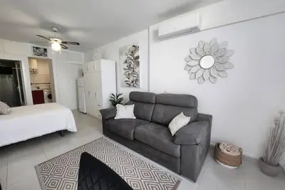 Image de Studio in naturist urbanization with swimming pool next to the sea - Veraviva