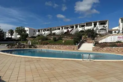 Image de Avec piscine et à côté de la plage