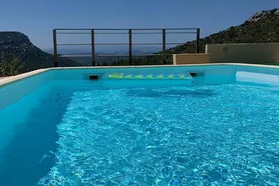Image de Private vacation home with private pool in the south of France - dream view of vineyards