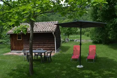 Image de Petit chalet de 18m2 à deux pas des cascades, dans un lieu reposant!