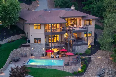 Image de Luxury Lakefront Home with Heated Pool and Protected Cove