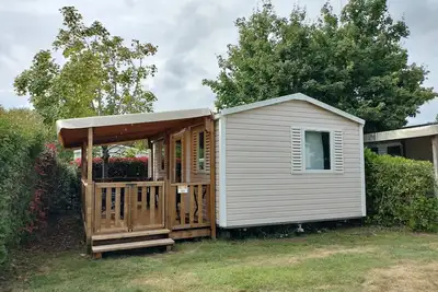 Image de Mobil-home dans un camping, idéal pour les famille, proche de la mer