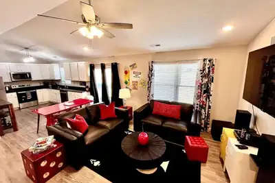 Image de Vibrant 4 Bedroom Getaway with Hot Tub