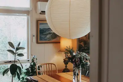 Image de The Good Place: cute cottage with lush garden. Walk to cafes, brewery & shops.