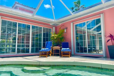 Image de Poolside Garden Oasis Beach House in Venice