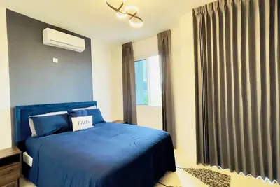 Image de Luxurious, Smart 2-bedroom apartment with Ac, WiFi, Laundry in Heart of Kingston