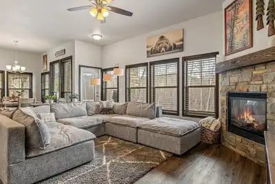 Image de Cozy Getaway at The Lazy Bear Lodge: 3br/2ba in Dover, Id!