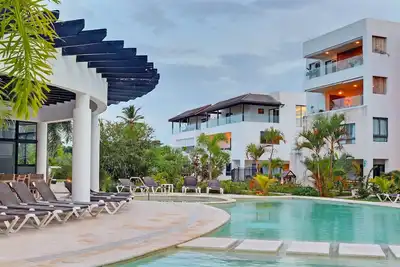 Image de Beachfront Penthouse, Punta Popy 3br&bath, spa/pool, walk to beach & restaurants