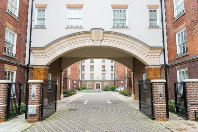 Image de Modern 2-Bedroom, 2-Bathroom Apartment in West Kensington