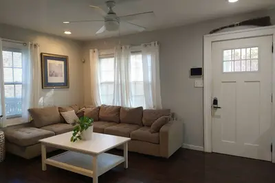 Image de Newly renovated multi-unit City Gingerbread House near Hartfield-Jackson Airport