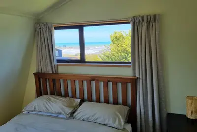 Image de Cosy bach with Kakanui mountain and sea views.
