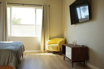 Image de Newly Furnished 2-bedroom house in wonderful Indio with Ac, WiFi, Golf & Pools!