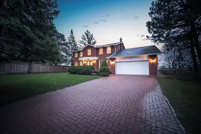Image de Home away from Home in the center of Richmond Hill