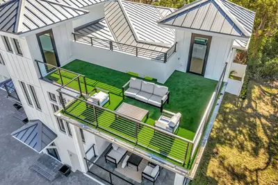 Rooftop+Balcony! Luxury Stay in Downtown Dunedin