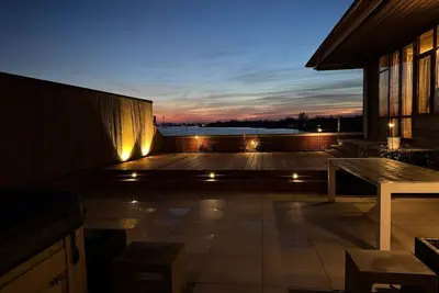 Image de Penthouse with Jacuzzi and Sauna on the waterfront