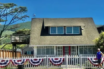Image de New! The Best location in Rockaway Beach - Historic House [ 10% Discount]