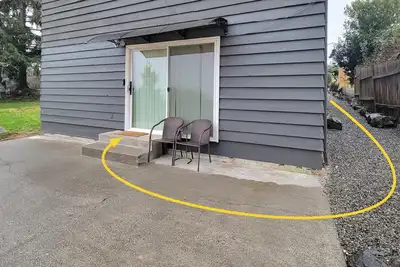 Image de Perfect Proximity! 10 minutes away from airport.