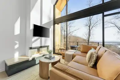 Image de Tree + House at Indian Point  Amazing Lake View