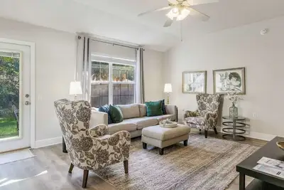 Image de Charming Pet friendly 3-bedroom house near Uwf in Pensacola _cozy fenced yard!