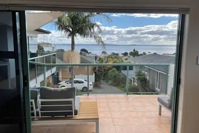 Image de 5 minutes to the beach. Large sunny beach house. Pet friendly
