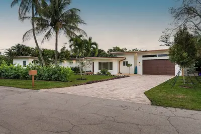 Image de Coastal Modern Luxury, 5+ Bed, Pool, Everything. Five-Star Resort Style Living.