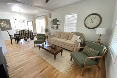 Image de Clean/Convenient/Stylish home near downtown