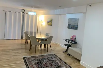 Image de 3 bedroom-2bath house in heart of North Vancouver