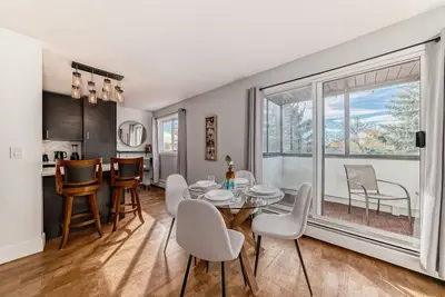 Image de Top Floor Executive Luxury Condo Heated Underground Parking & only 3km’s to Dow