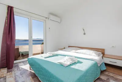 Image de Garçonnière avec le balcon et la vue sur le mer Igrane, Makarska (As-22690-c)