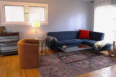 Image de Cozy family & pet friendly Shorewood townhome near Bike Trail, Beach & downtown