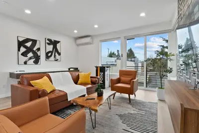 Ballard Hangout - Arcade, Covered deck, Sleeps 10!