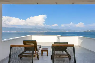 Image de Appartement d'une chambre prés de la plage Slatine, Ciovo (A-23332-a)