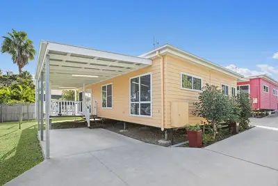 Image de Oahu, part of the Ohana Surf Bungalows (<5 minute walk to beach and shops).