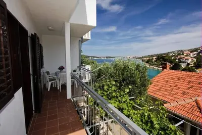 Image de Appartement de deux chambres prés de la plage Baie Kalebova Luka, Rogoznica (A-23548-a)
