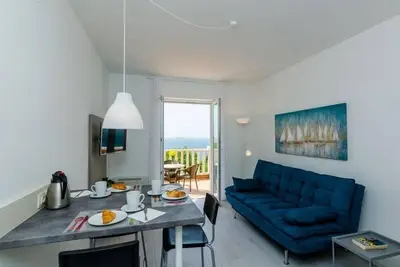 Image de Appartement d'une chambre avec la terrasse et la vue sur le mer Plat, Dubrovnik (A-23567-a)