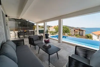 Image de Villa de luxe près de la mer et avec la piscine Razanj, Rogoznica (K-23572)