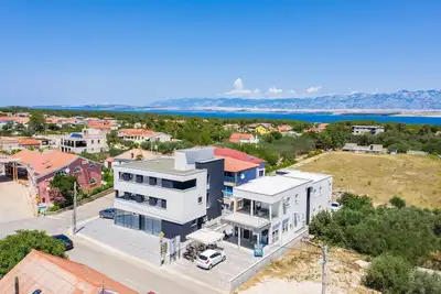 Image de Appartement de deux chambres avec la terrasse et la vue sur le mer Vir (A-23579-a)