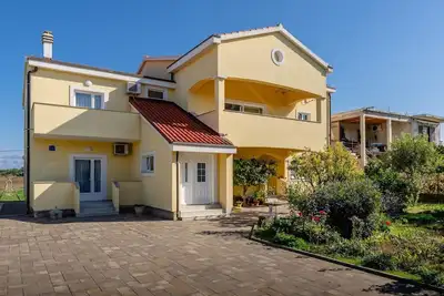 Image de Appartement de deux chambres avec la terrasse Privlaka, Zadar (A-23587-a)