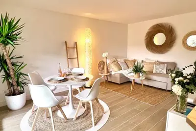 Image de Saint-Raphaël - Appartement, à proximité du golf de Valescure et de la mer.