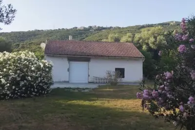 Image de Maison avec grand jardin, proche de la mer et toutes commodités. Idéal familles