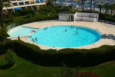 Image de Appartement 2 pièces climatisé avec parking, terrasse - Port Camargue