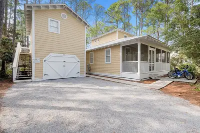 Image de Under the Sun- Dog Friendly- Carriage House