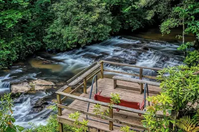 Image de #9 Waterfall Retreat-King\/Full Suite-Fire Pit-Riverfront-Rockers- No Pets