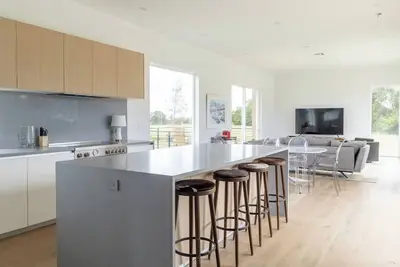 Image de 4/4. 5 Modern Gem