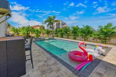 Image de New Listing - Private Estate w/ Heated Pool+Arcade+Pickleball+Kayaks+Waterfront
