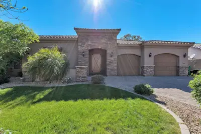 Image de Spacious 4-Bedroom Retreat in Beautiful Litchfield Park