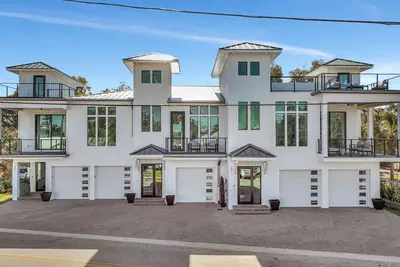 Image de Luxe 7br, Rooftop + 2 Balconies & Elevator! Downtown\/Main St